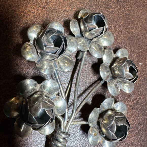 Early 1919 Sterling Silver Coro Opening Pedal Bunch of Flowers Brooch - Picture 2 of 5